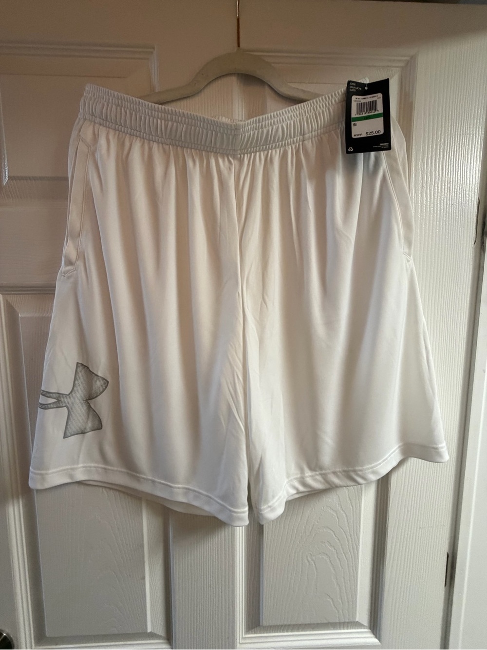 NWT Under Armour White Men's Athletic Shorts with Silver Logo Size Large